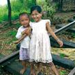 Birmanische Kinder mit Baumrindenpaste - Foto: Lernidee-Erlebnisreisen