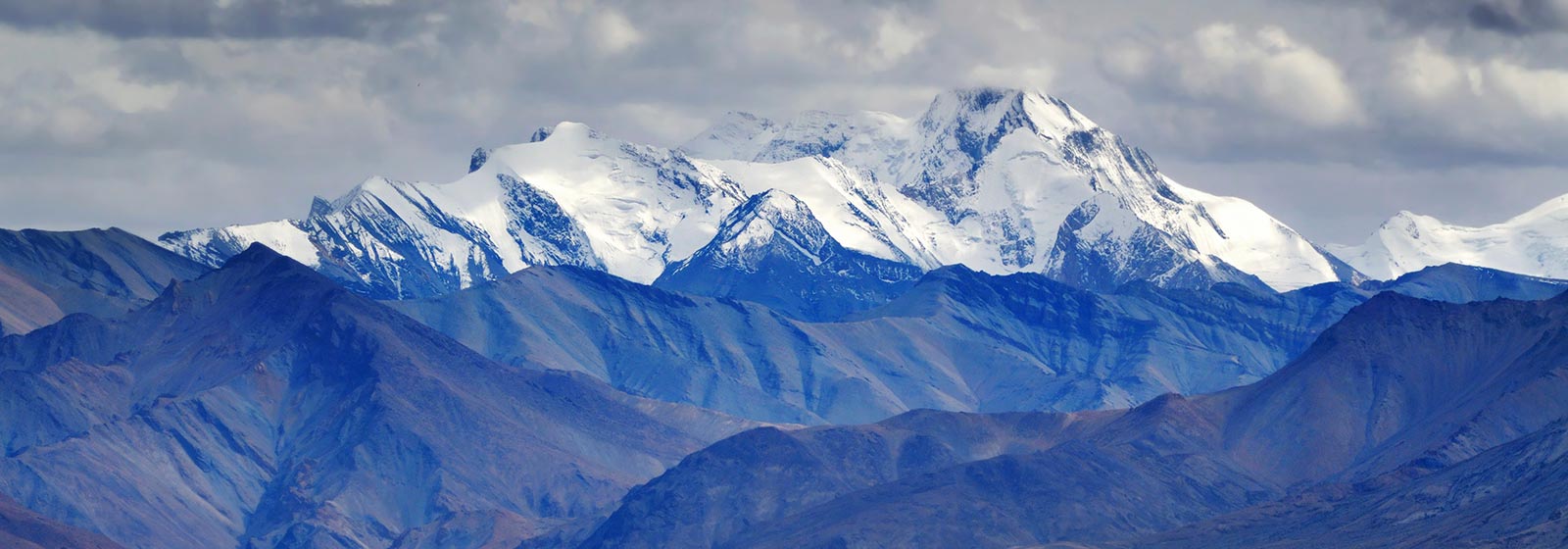 Trekkingtour mit Blick auf den Himalaya